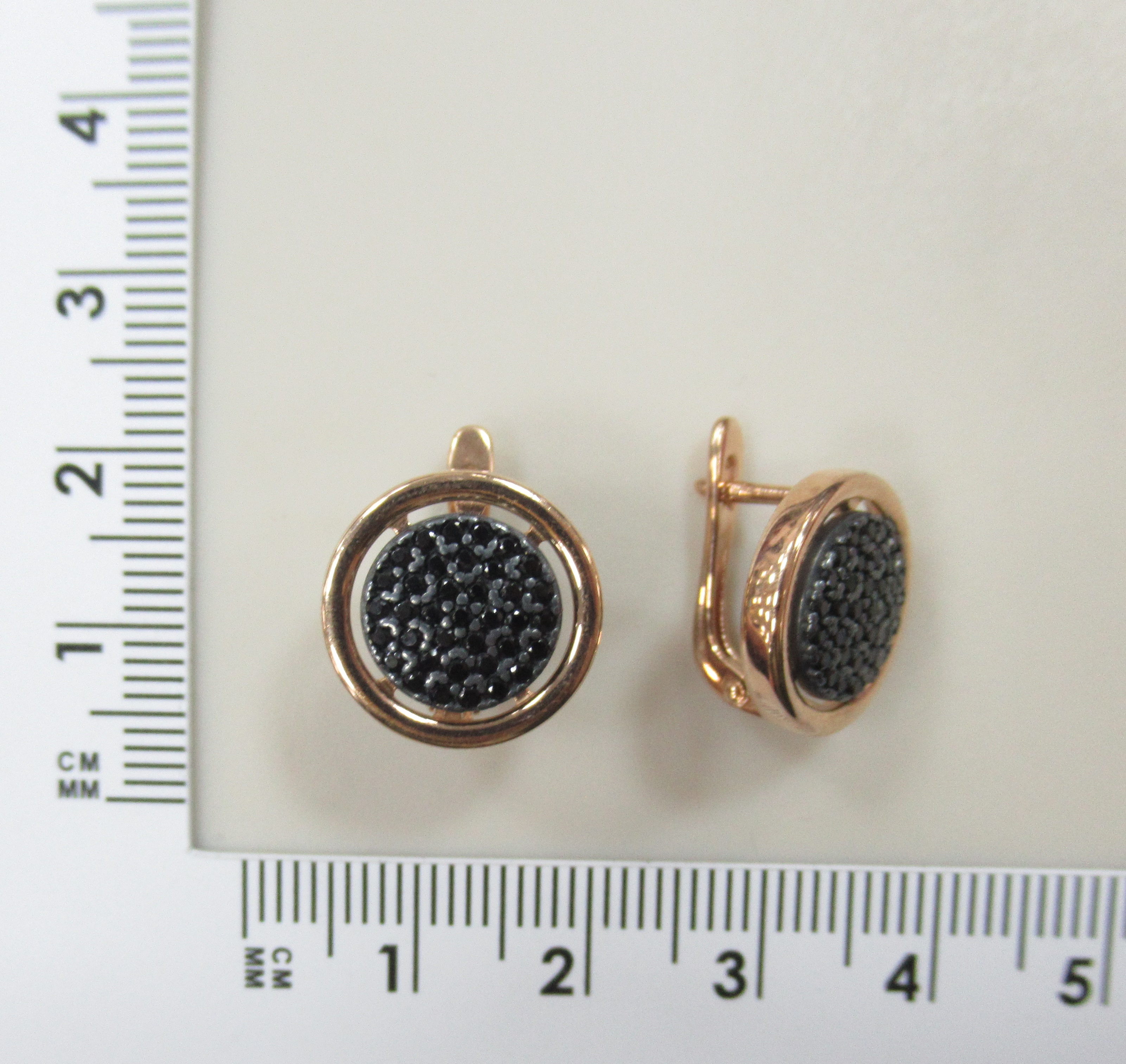 Серебряные серьги со шпинелью